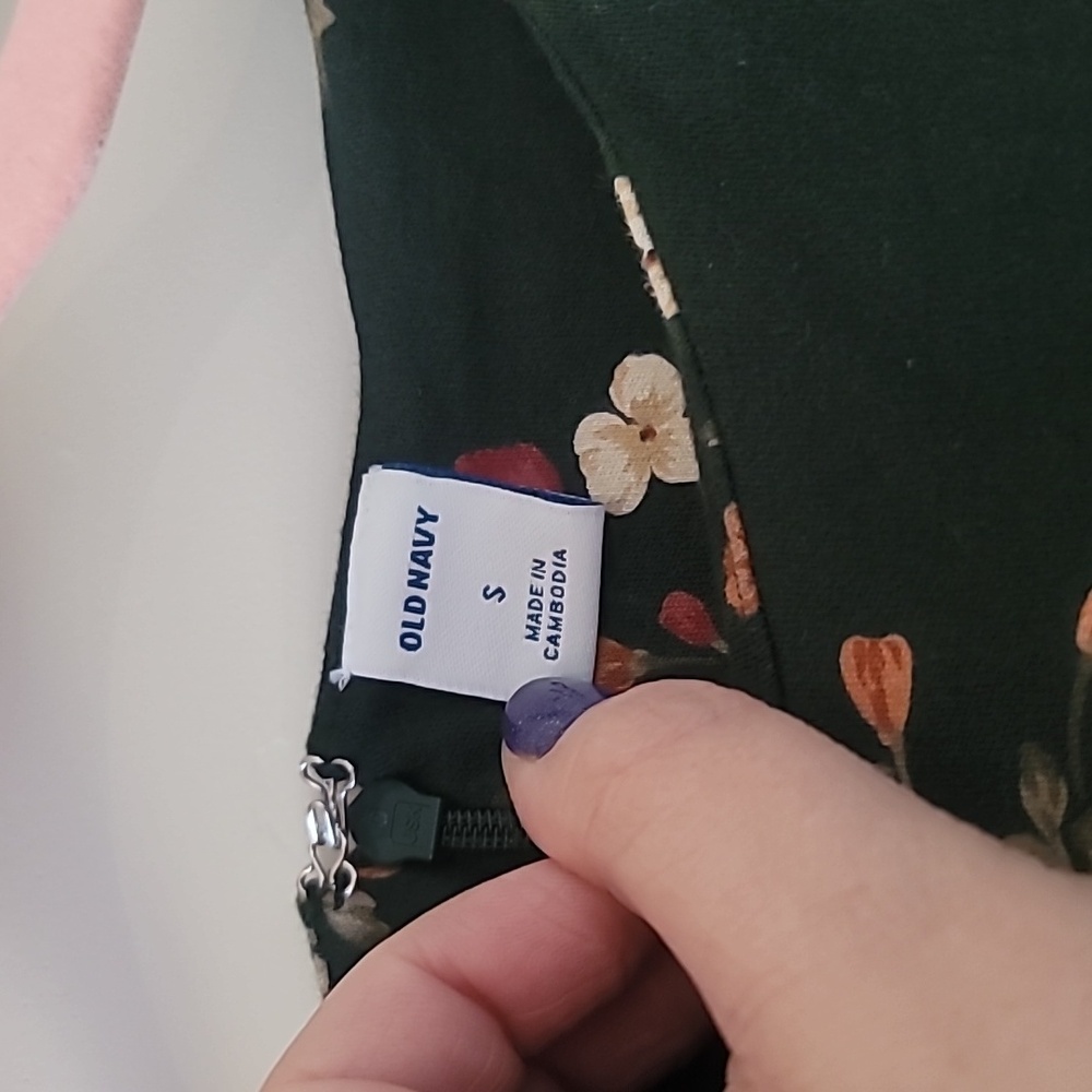 Old Navy Pointe Sheath Dress - Picture 3 of 11